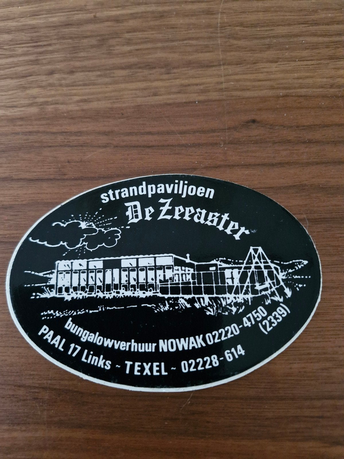 10644 Vintage sticker Strandpaviljoen De Zeeaster Texel, Ophalen of Verzenden, Gebruikt, Bedrijf of Vereniging