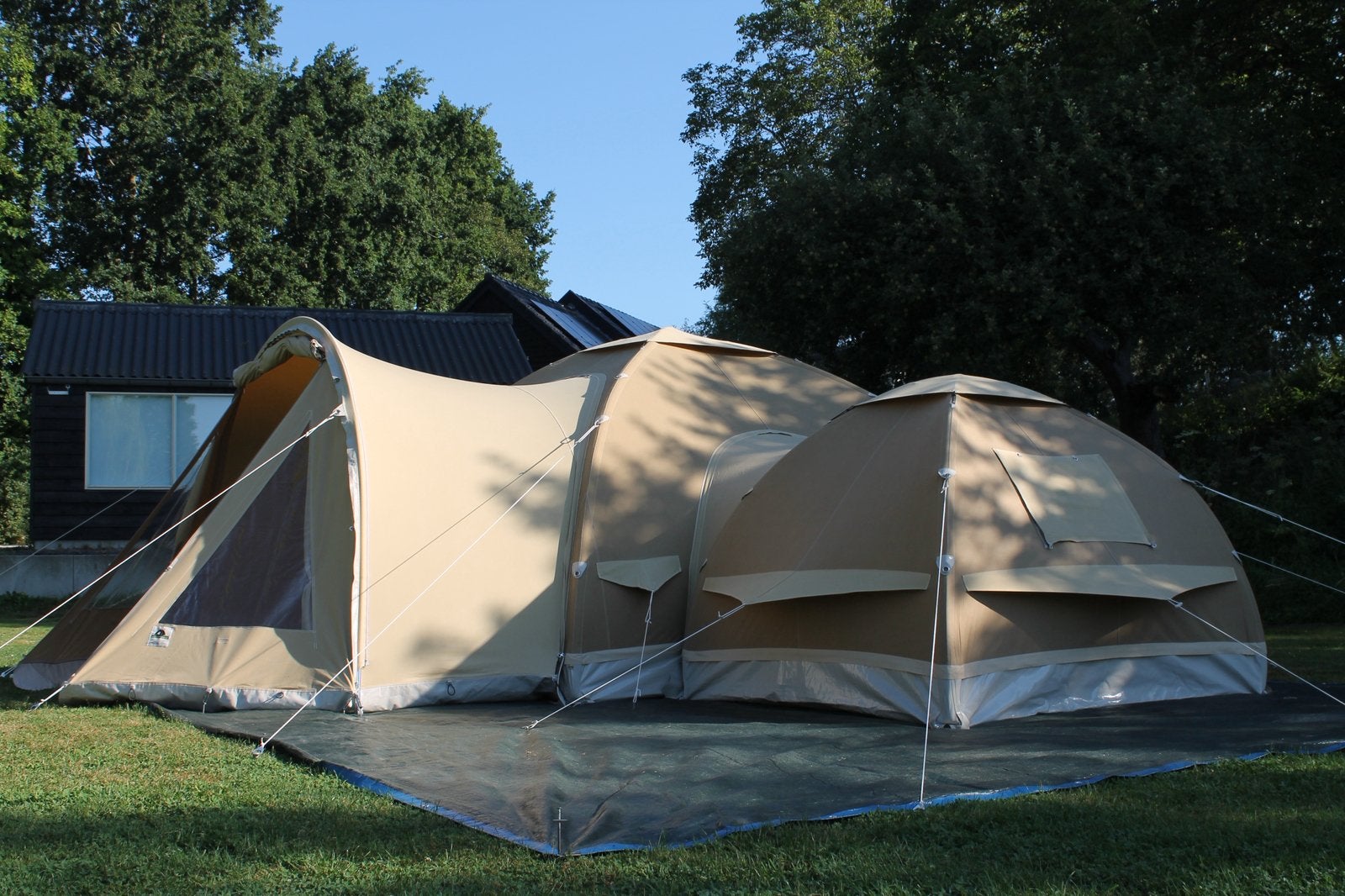 Karsten oppompbare tent 300 [koppel] 220 Beige Family., Ophalen, Zo goed als nieuw, Tot en met 6