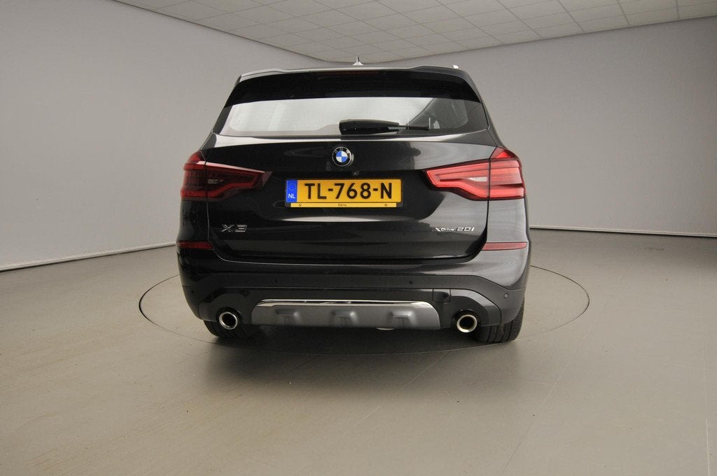 BMW X3 xDrive20i Panoramadak / Trekhaak / Sportstoelen / Par, Auto's, Automaat, 1998 cc, Stof, Gebruikt