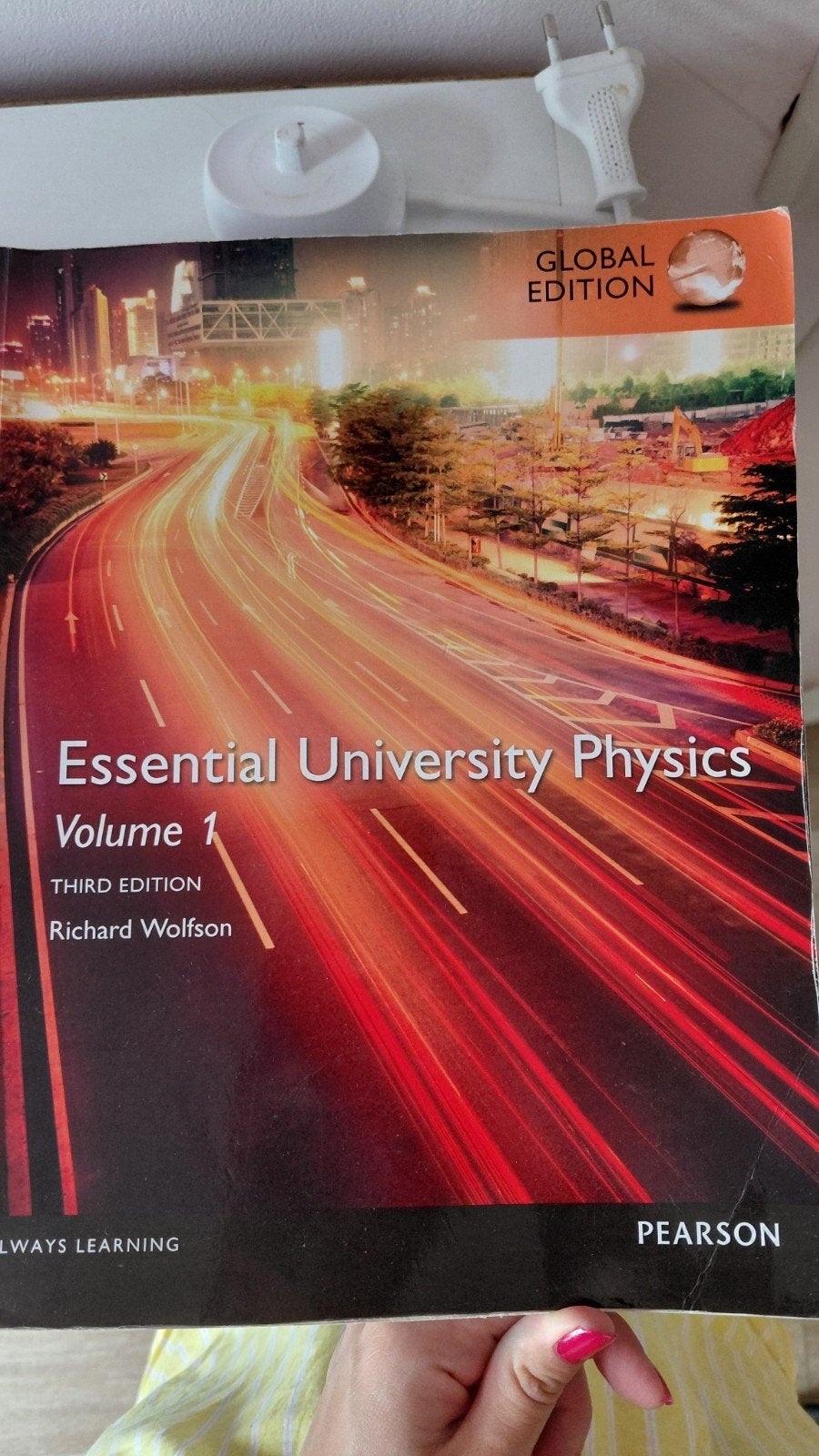 Essential University Physics Volume 1 - Richard Wolfson, Gelezen, Ophalen of Verzenden, Beta, Richard Wolfson