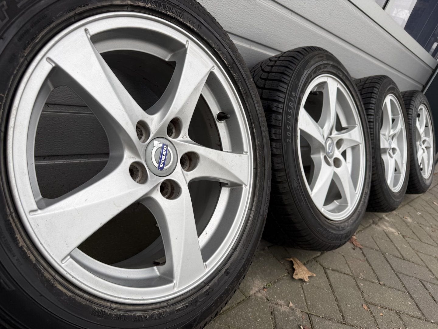 originele 16 inch Volvo C30 V50 V40 S60 velgen winterbanden, Auto-onderdelen, Gebruikt, -, Banden en Velgen, -
