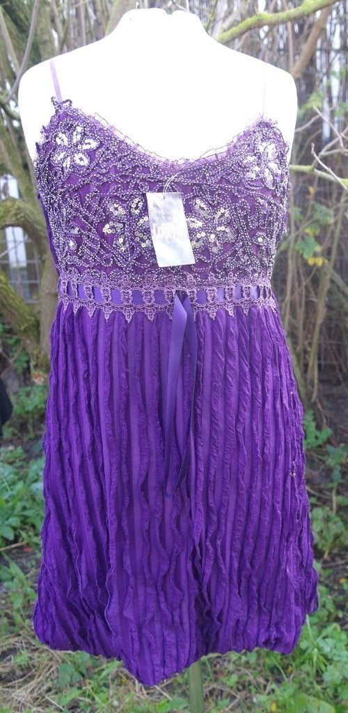 Prachtige paarse jurk. Pailletjes mt M merk Loliniss, Maat 38/40 (M), ., Paars, Nieuw