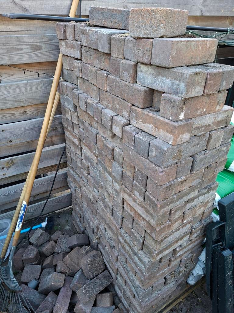 Gratis af te halen plusminus 280 klinkers, Ophalen, Gebruikt, Beton, Klinkers