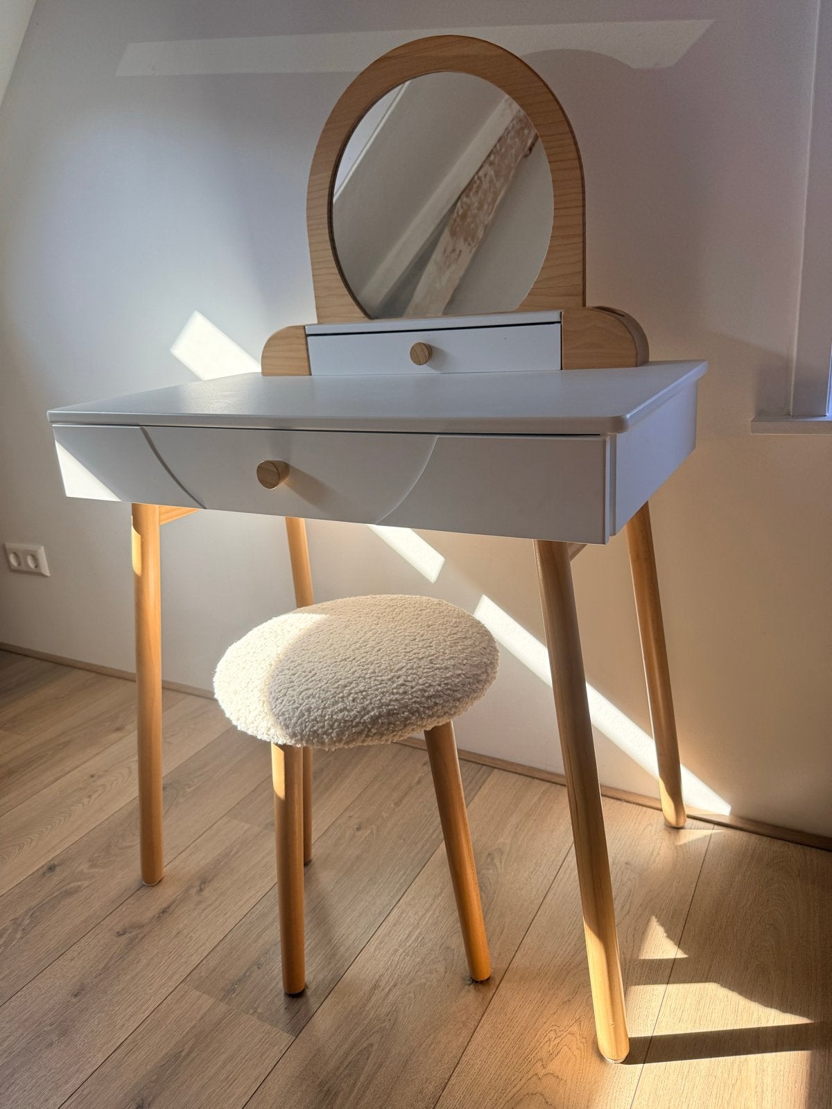 Moderne kaptafel met spiegel en krukje, Ophalen, Gebruikt, 100 tot 150 cm, 50 tot 100 cm