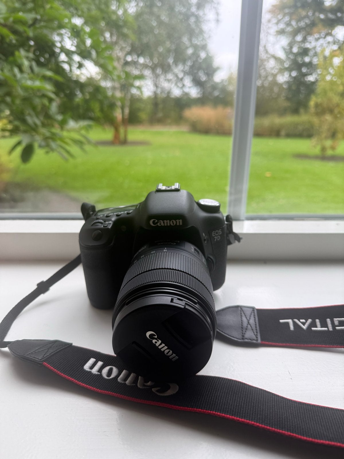 Canon EOS 7D + EF-S 15-85mm lens + accessoires, Ingebouwde flitser, Gebruikt, Spiegelreflex, Canon