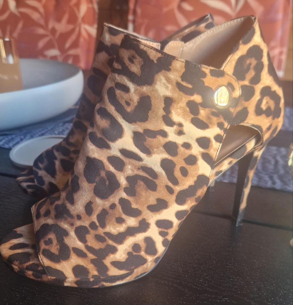 Panter print pump, Ophalen of Verzenden, Nieuw, Bruin