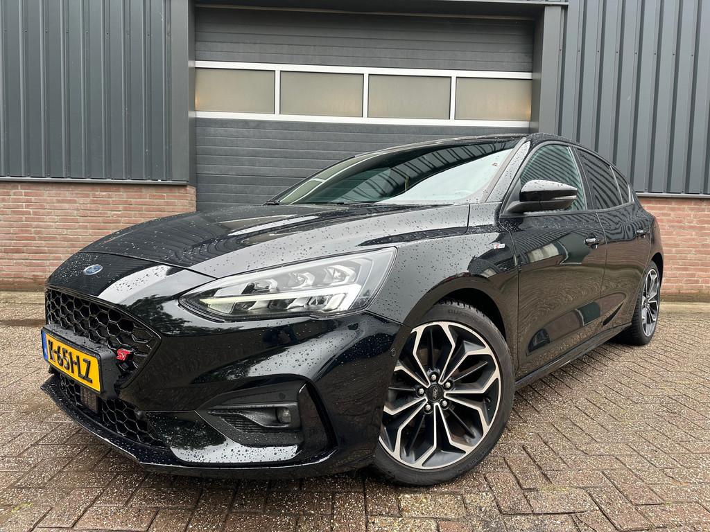 Ford Focus 1.0 EcoBoost Vignale ST-Line / Clima / Camera, Auto's, Ford, Gebruikt, Zwart, Bedrijf, Handgeschakeld
