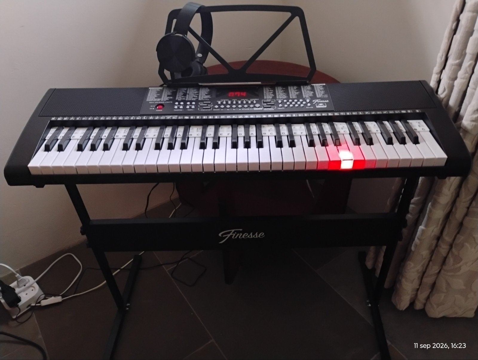Finesse Keyboard 61 toetsen, standaard  toetsverlichting, Muziek en Instrumenten, Overige merken, 61 toetsen, Ophalen of Verzenden