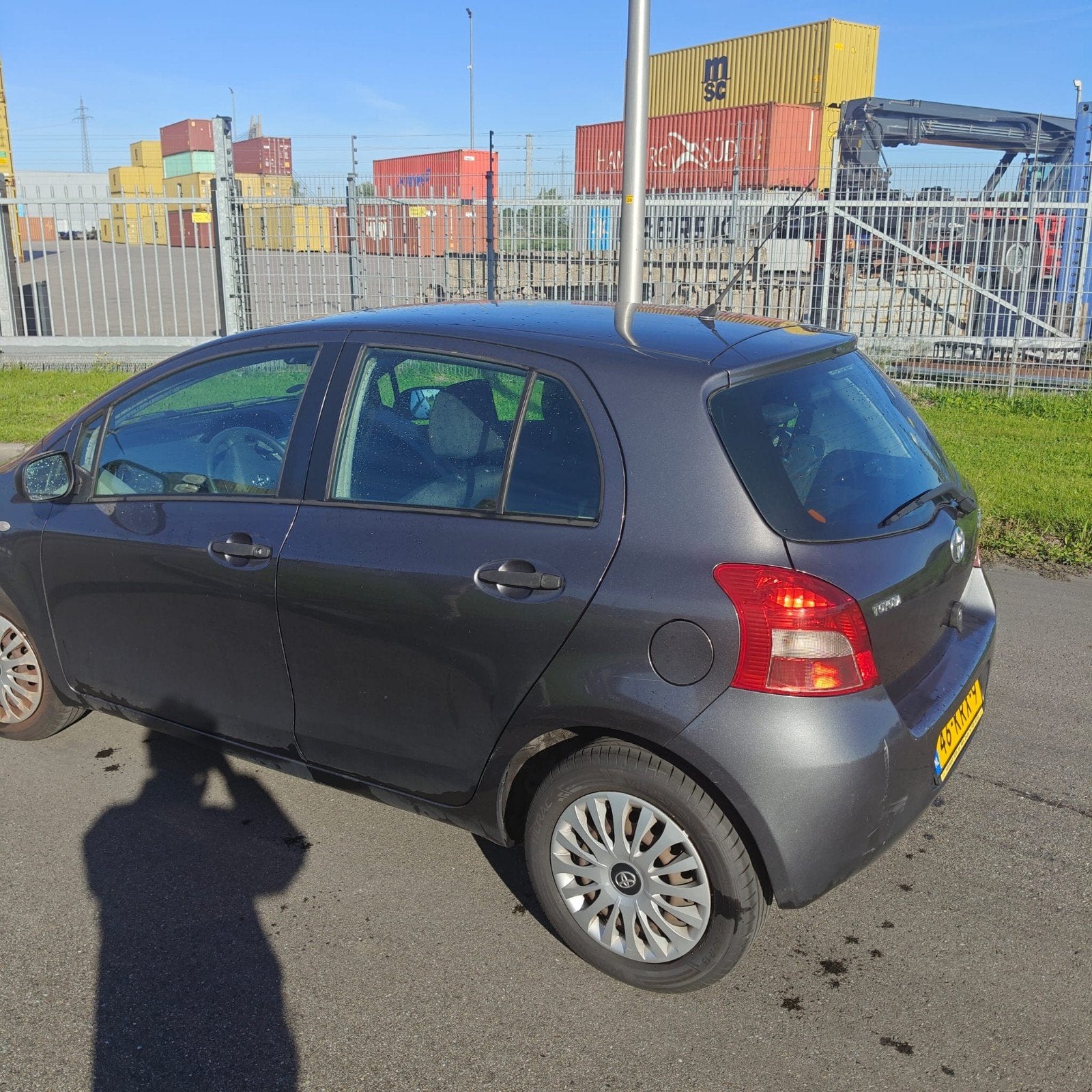 Foto 4 van Toyota Yaris 1.3 16V Vvt-i 5DR 2009 Grijs