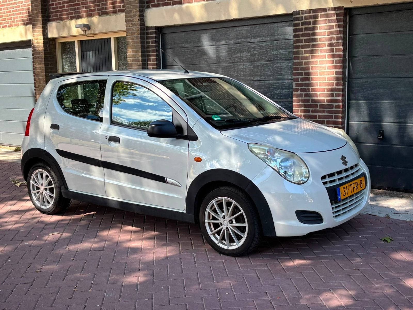 Suzuki Alto 1.0 2012 Wit, Voorwielaandrijving, Stof, 4 stoelen, Origineel Nederlands