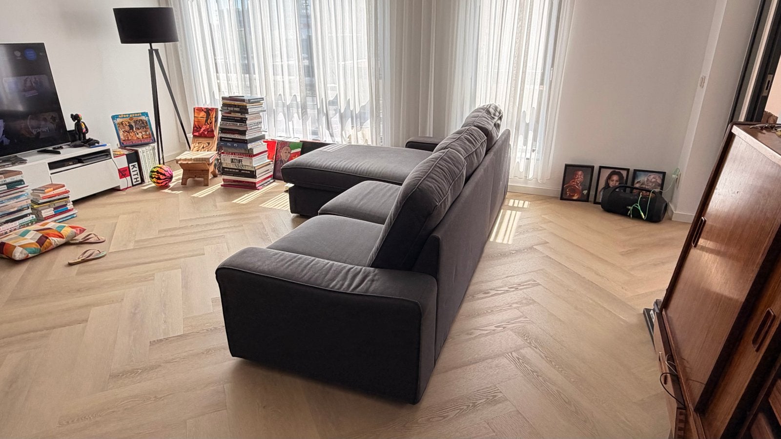 Comfortabele donkergrijze hoekbank + hocker, Ophalen, 250 tot 300 cm, Gebruikt, Hoekbank