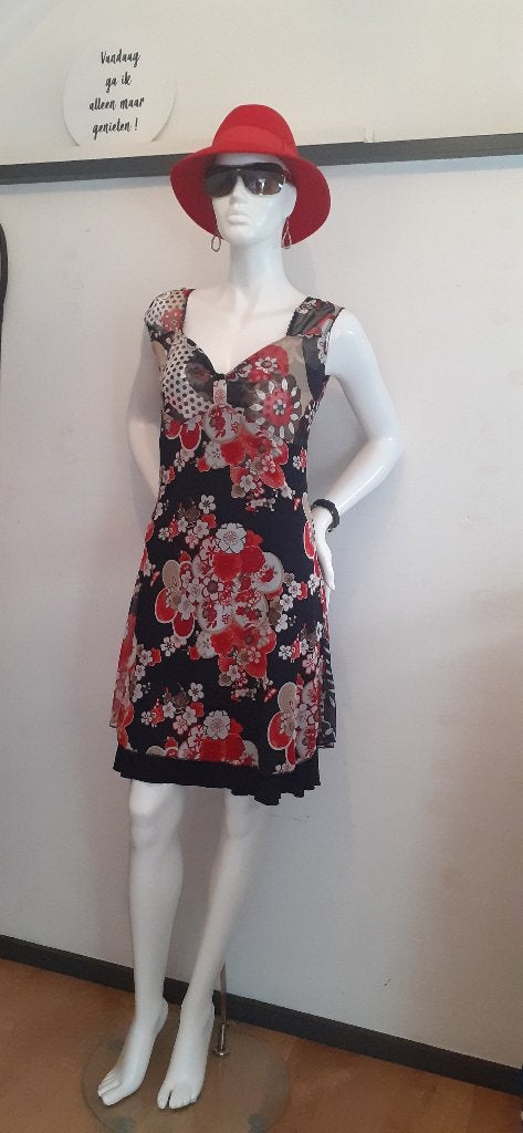 Zomer jurkje van Perla Nera zwart rood gebloemd mt L Nieuw !, Nieuw, Ophalen of Verzenden, Boven de knie, Rood
