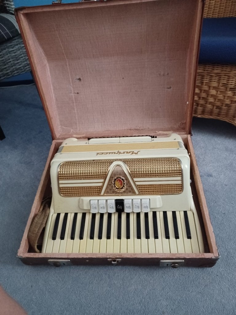 Accordeon Marinucci: 80-Bas, met koffer en riemen, Ophalen, Gebruikt, 80-bas, Met koffer