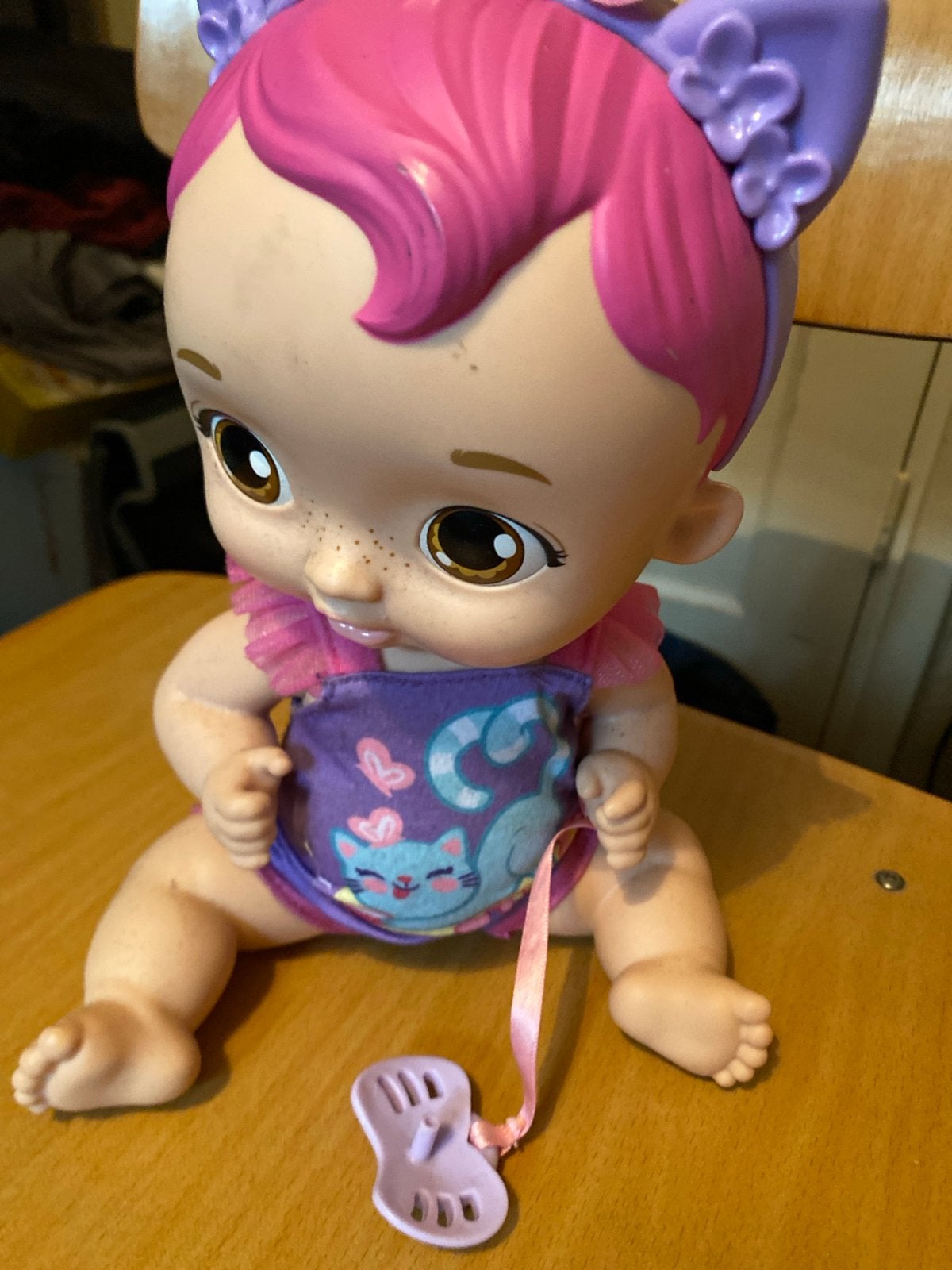 Leuke Babypop met Geluid en Speen - Werkt op Batterijen, Ophalen of Verzenden, Gebruikt, Babypop