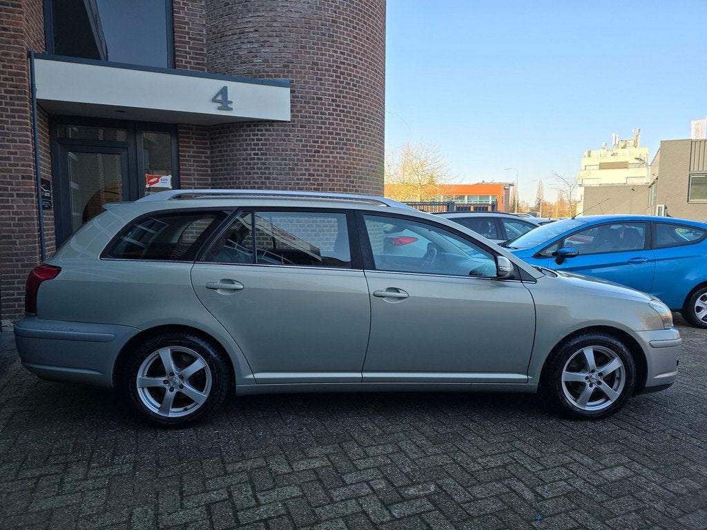 Toyota Avensis Wagon 1.8 VVTi Luna Apk |Clima |Nap, Auto's, Toyota, Voorwielaandrijving, 1794 cc, 4 cilinders, Multifunctioneel stuurwiel