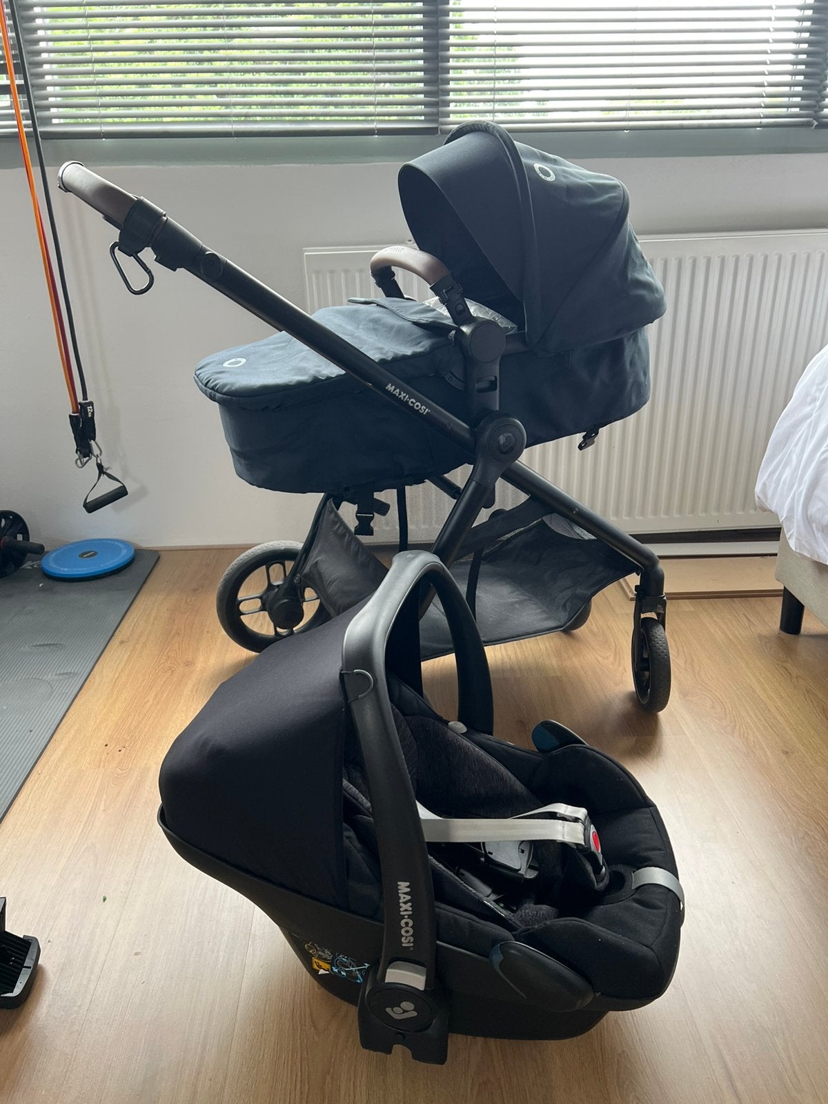 Autostoel en kinderwagen van Maxi Cosi, Ophalen, Zo goed als nieuw, Maxi-Cosi