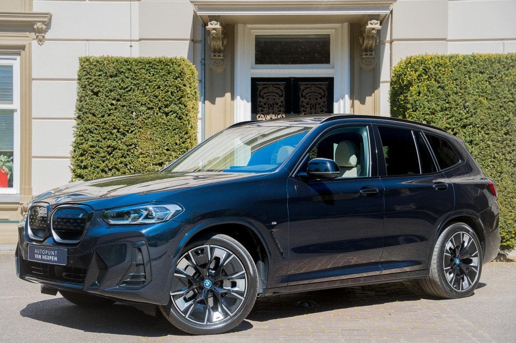BMW iX3 High Executive 80 kWh PANO | ADAPTIVE | LASER | MEMO, Auto's, BMW, Automaat, Achterwielaandrijving, Gebruikt, 750 kg