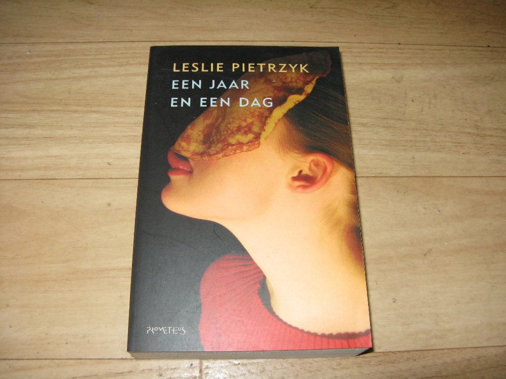 Leslie Pietrzyk - Een jaar en een dag, Ophalen of Verzenden, Zo goed als nieuw