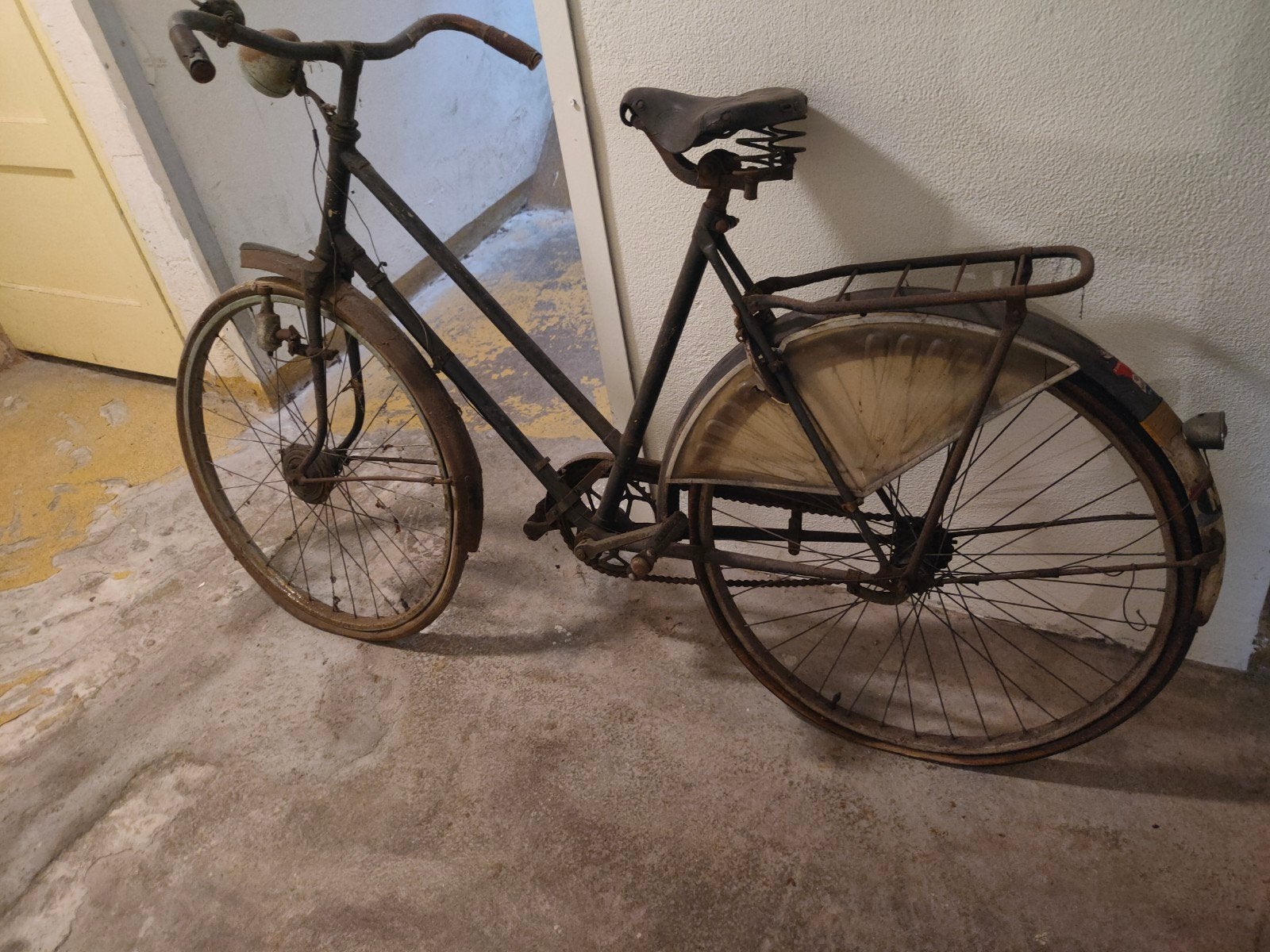Oude fiets uit jaren '50 - Opknapper of decoratie, Fietsen en Brommers, Fietsen | Oldtimers, Ophalen