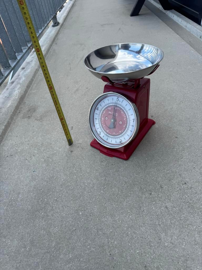 Vintage Keukenweegschaal Rood - Max 5kg, Minder dan 10 kg, Keukenweegschaal, Ophalen of Verzenden, Zo goed als nieuw