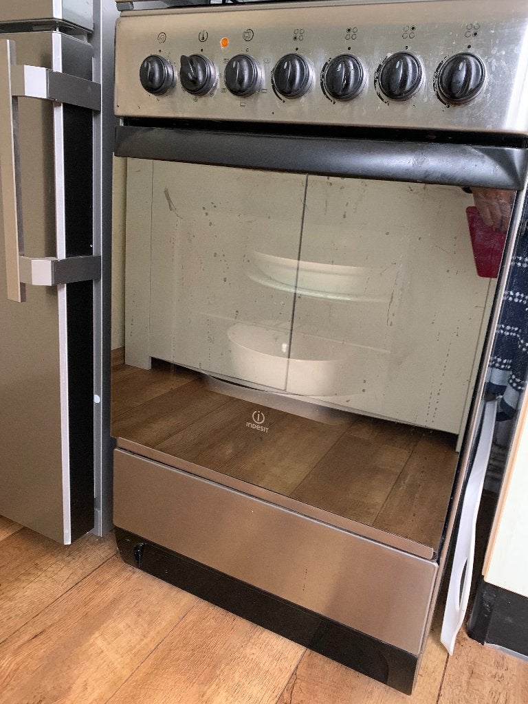 Gasstel met oven merk indesit, Ophalen, Gebruikt, 4 kookzones, Gas