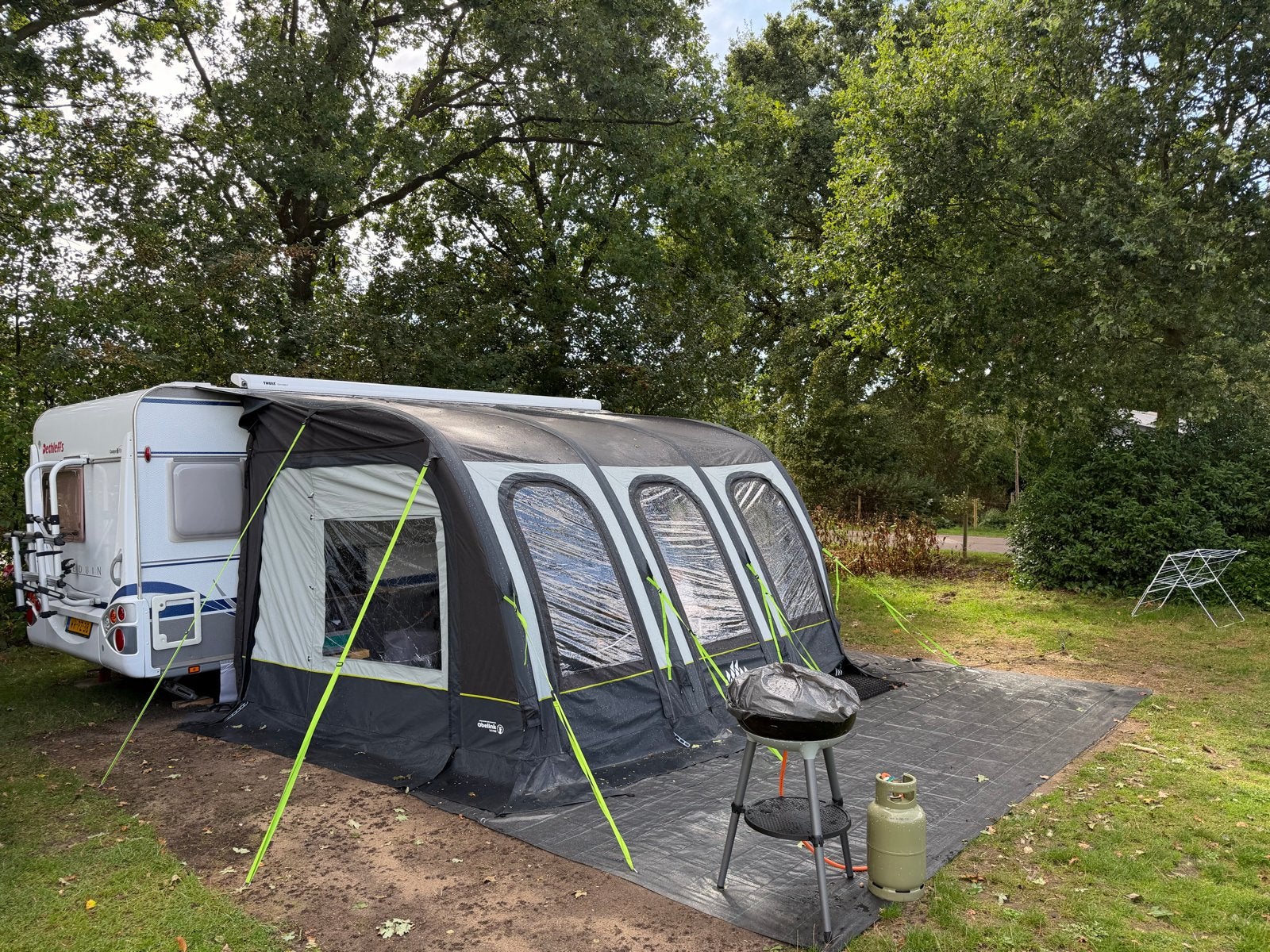 Dethleffs Beduin caravan met voortent en fietsenrek, Rondzit, Omvormbare zithoek, Particulier, Dethleffs