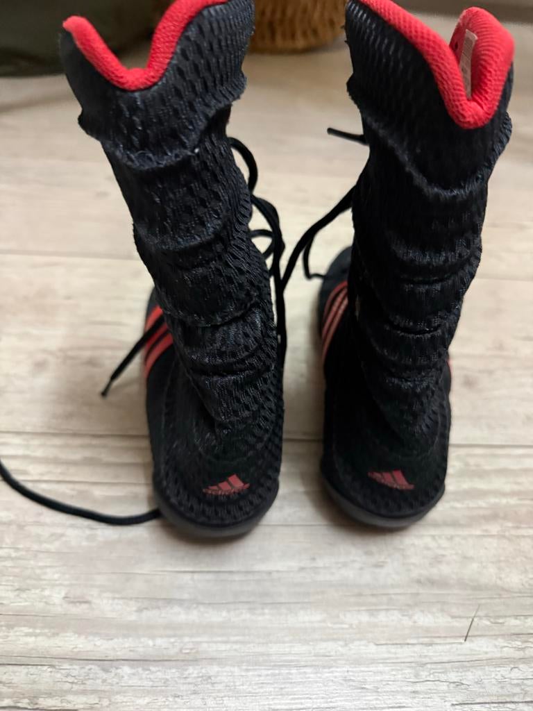 Adidas boksschoenen boksen Vechtsportschoenen - Zwart/Rood, Sport en Fitness, Boksen, Zo goed als nieuw, Ophalen of Verzenden