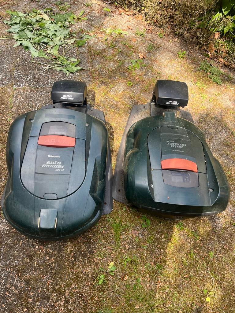 Twee Husqvarna 220 AC robotmaaiers automower, Ophalen of Verzenden, Zo goed als nieuw
