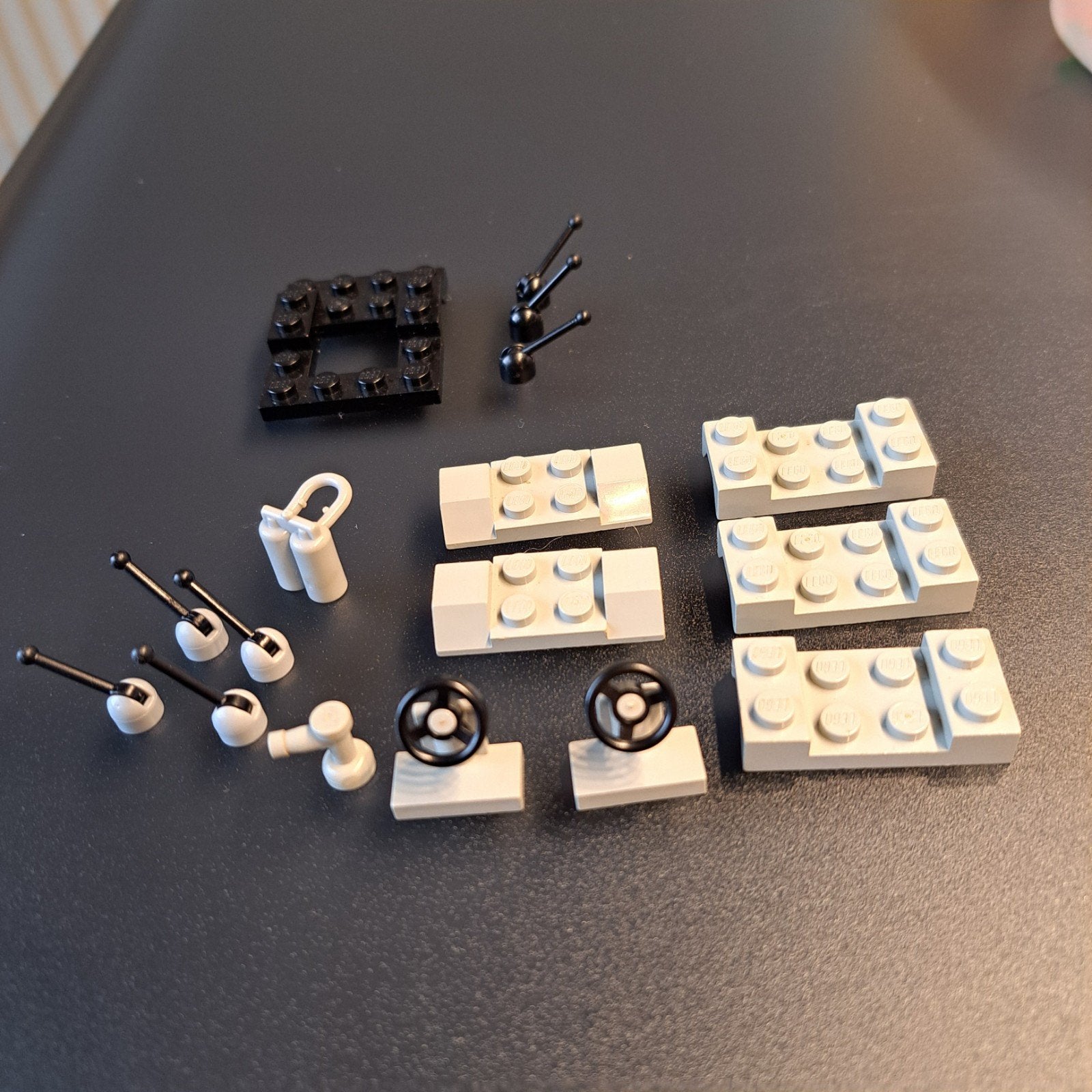 Diverse Lego onderdelen, zwart en grijs voor een auto., Ophalen of Verzenden, Zo goed als nieuw, Lego