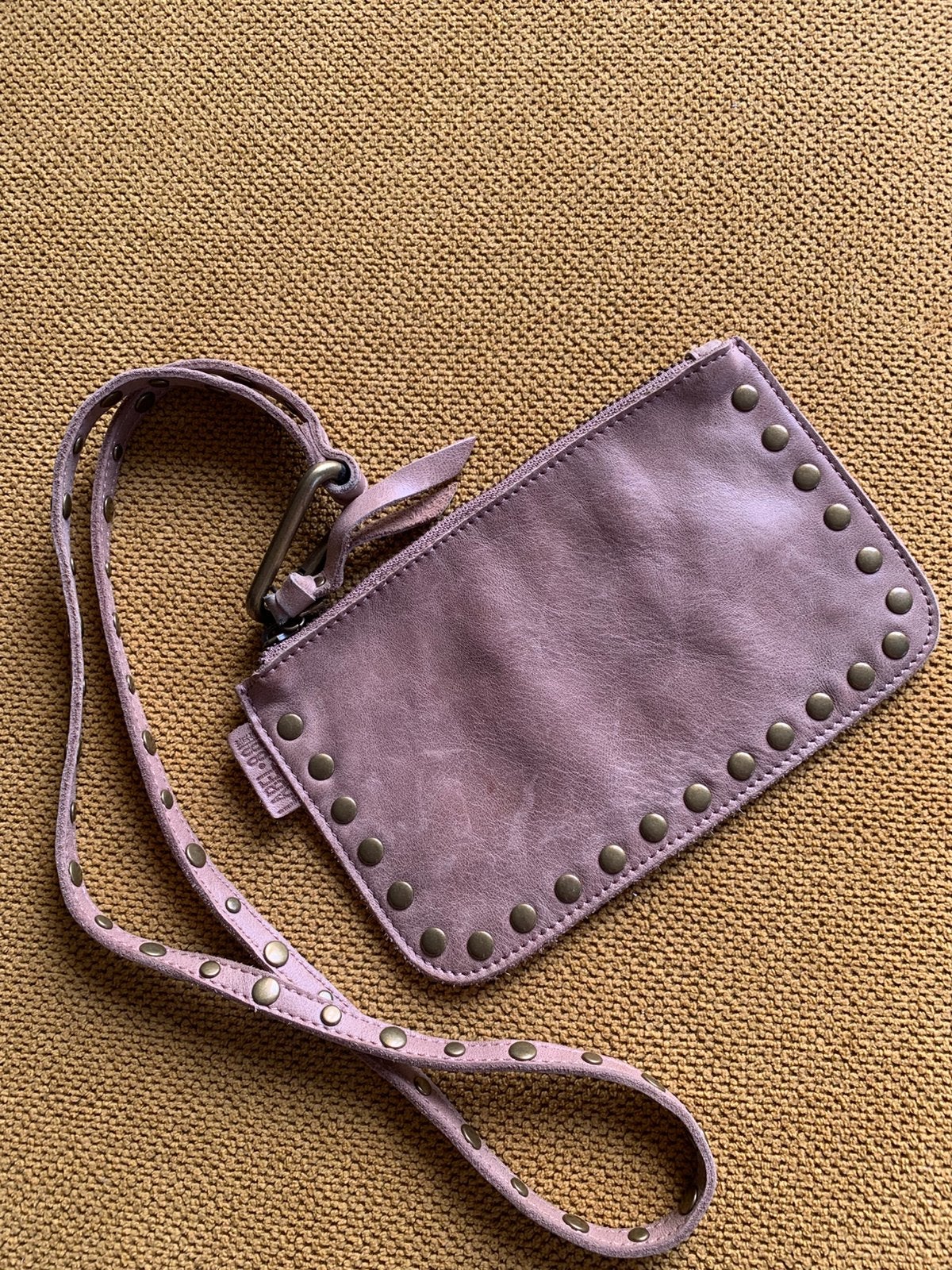 Stoer leren telefoontasje NIEUW met studs Label 88 bruin, Ophalen of Verzenden, Nieuw, Bruin, Leer