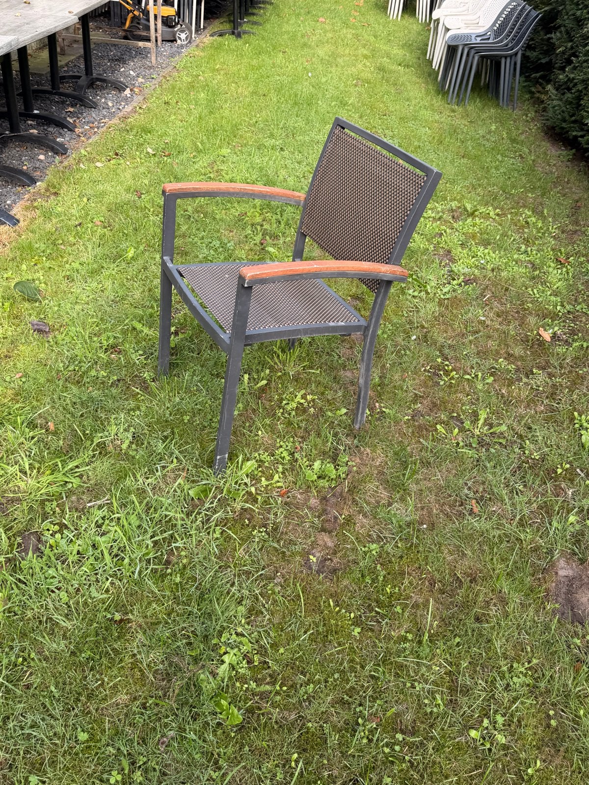 Foto 11 van Stapelbare tuinstoelen van kunststof en metaal