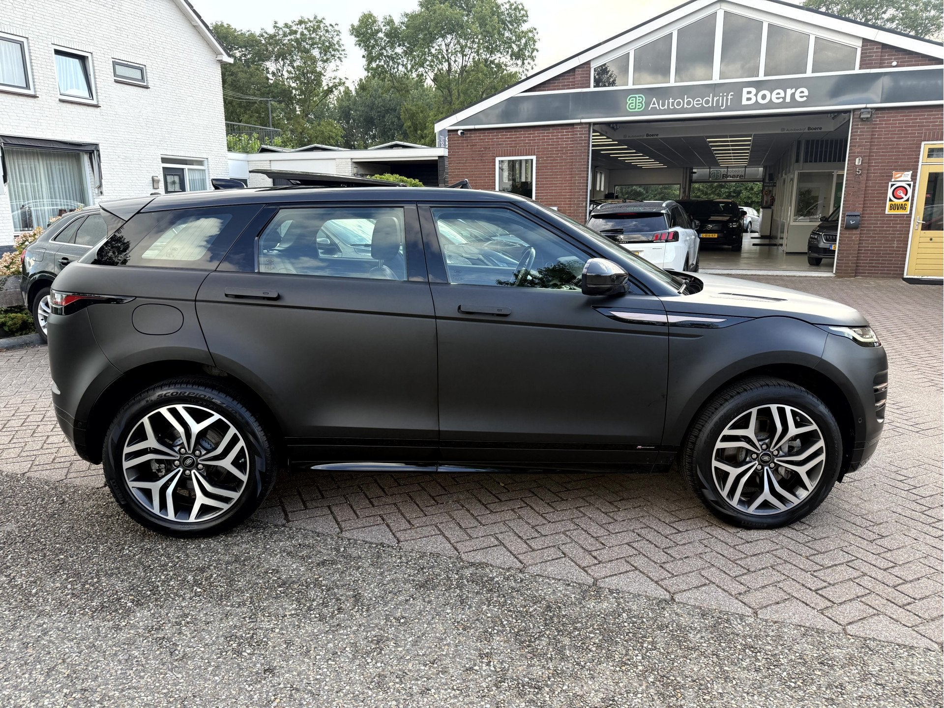 Land Rover Range Rover Evoque 1.5 P300e AWD R-Dynamic HSE NL, Bedrijf, Vierwielaandrijving, Hybride Elektrisch/Benzine, 147 €/maand