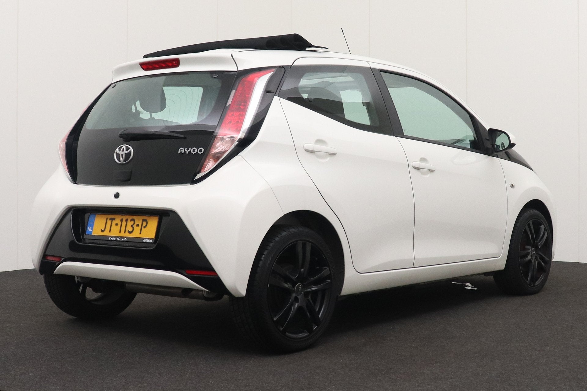Toyota Aygo 1.0 VVT-i x-wave Cabrio Cruise Camera LMV 16", Voorwielaandrijving, Dealer onderhouden, Stof, Gebruikt