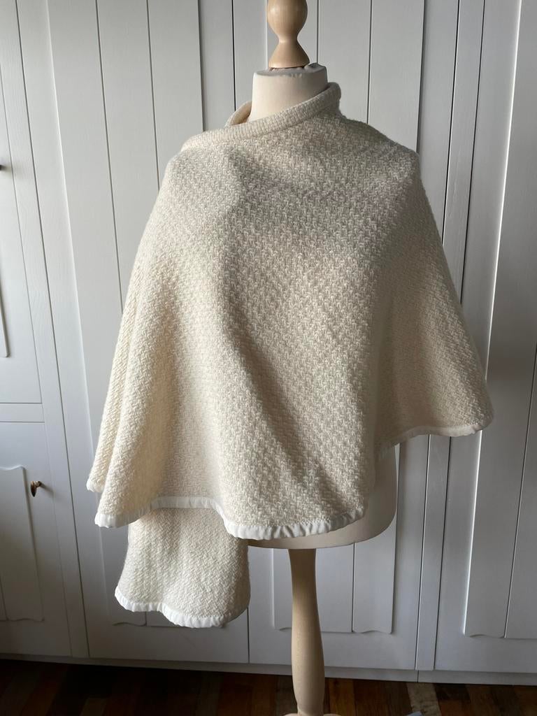 Ronde stola, Kleding | Dames, Truien en Vesten, Ophalen of Verzenden, Zo goed als nieuw, Maat 46/48 (XL) of groter