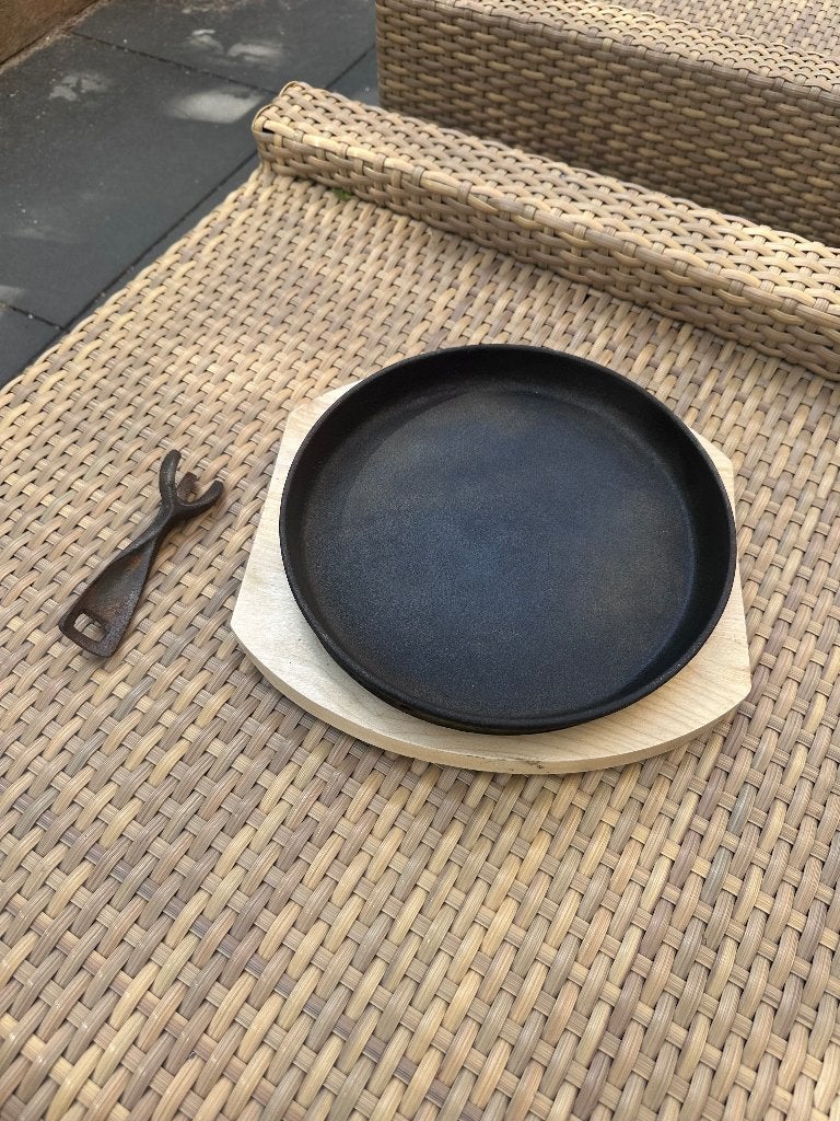 Gietijzeren Serveerpan / Sizzler Pan voor Kamado, Ophalen, Gebruikt, Gietijzer