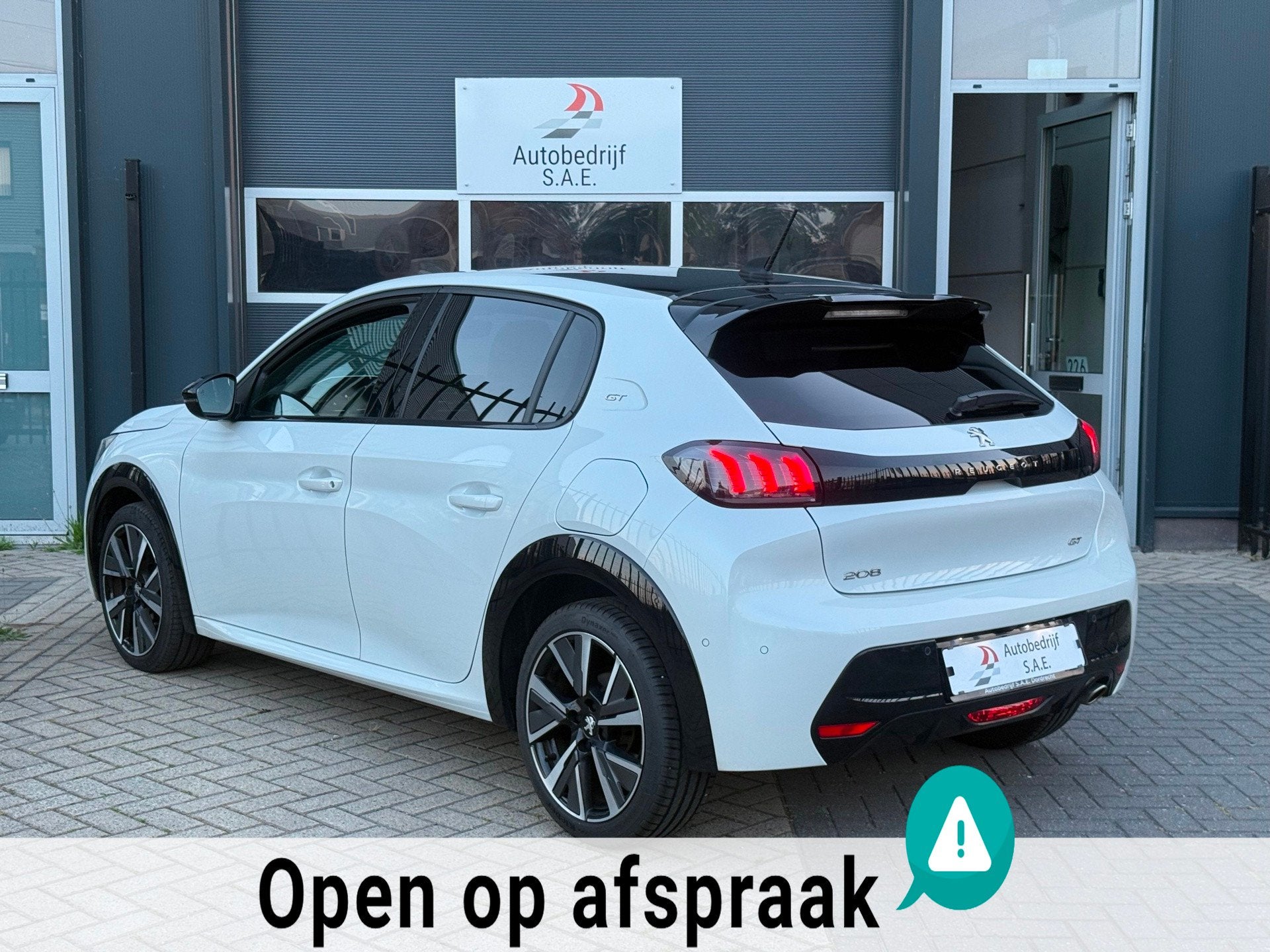 Peugeot 208 1.2 PureTech GT-Line CARPLAY COCKPIT CAMERA AUTO, Auto's, Peugeot, Dealer onderhouden, 101 pk, Gebruikt, Euro 6