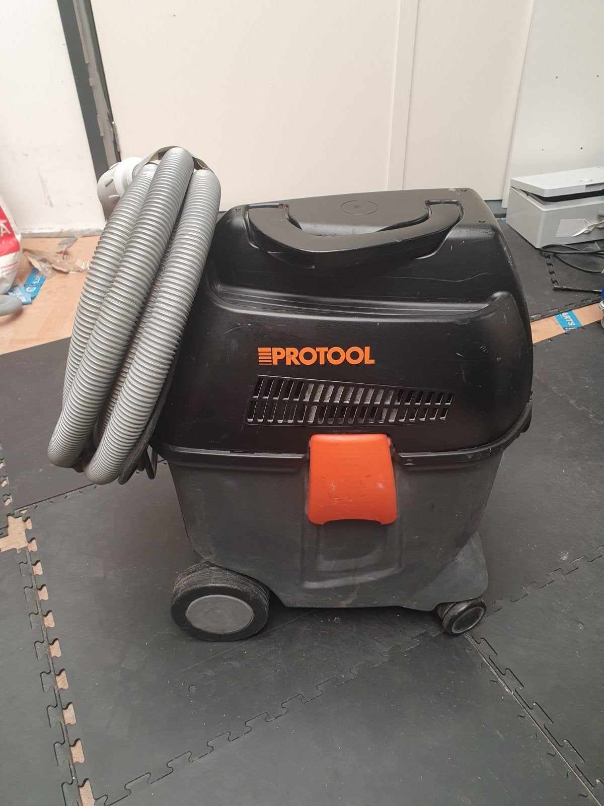 Protool VCP 320 E Industriële Stofzuiger, Ophalen, Gebruikt, Industriële stofzuiger, Reservoir