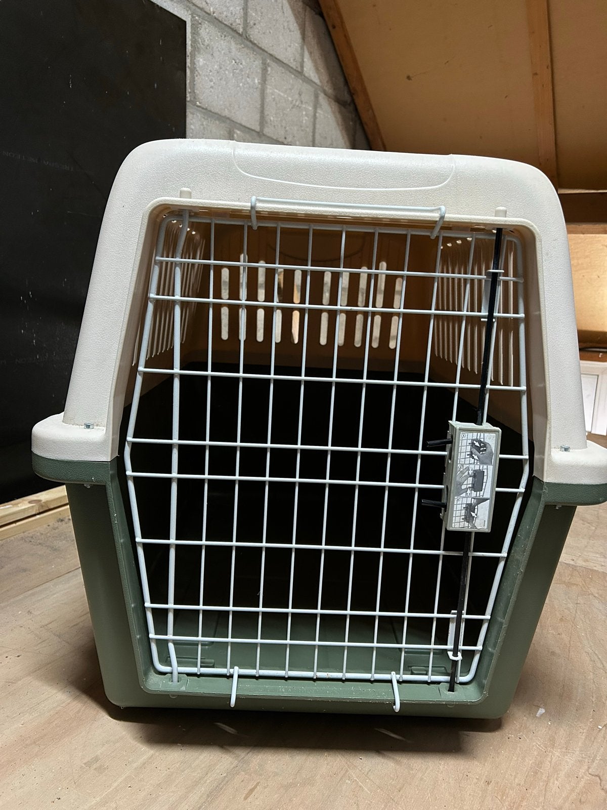 Mooie kunstof honden bench, Dieren en Toebehoren, Ophalen, Zo goed als nieuw