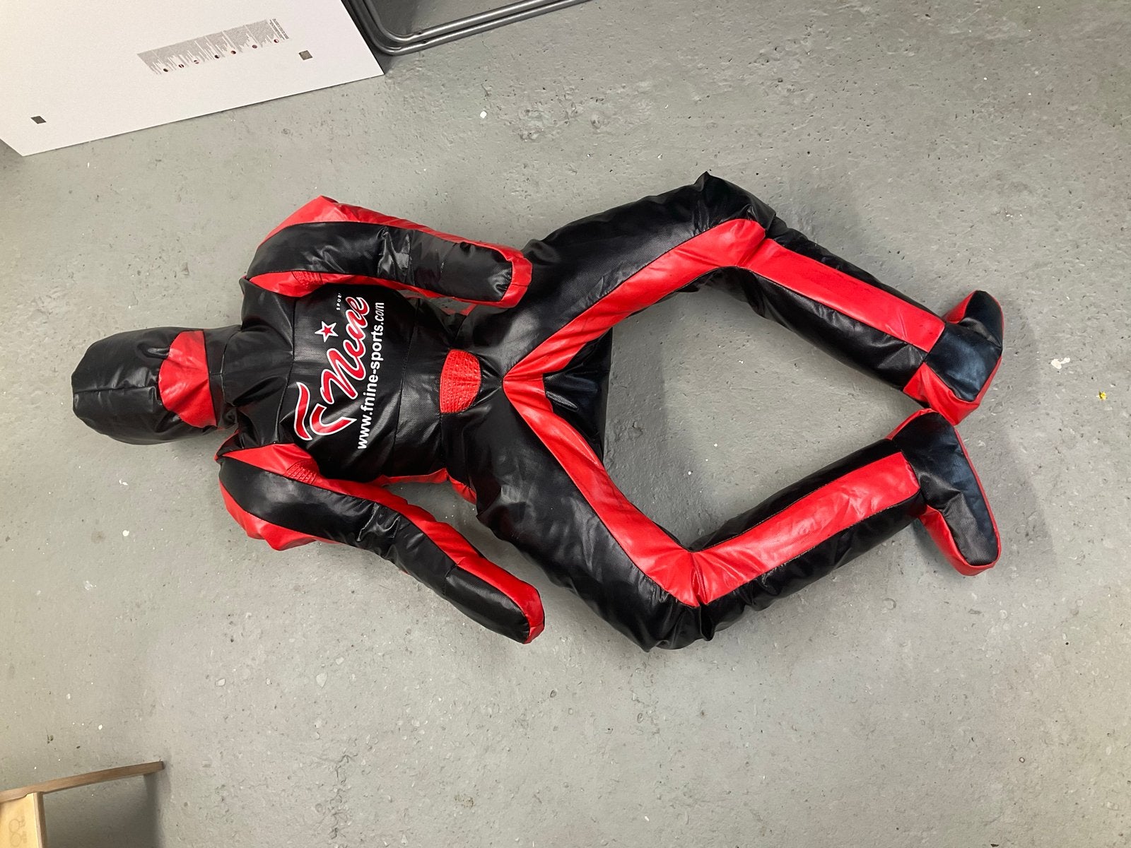 Grappling dummy - Zwart/Rood - Zonder inhoud, Ophalen, Zo goed als nieuw, Jiu-Jitsu, Vechtsportmateriaal