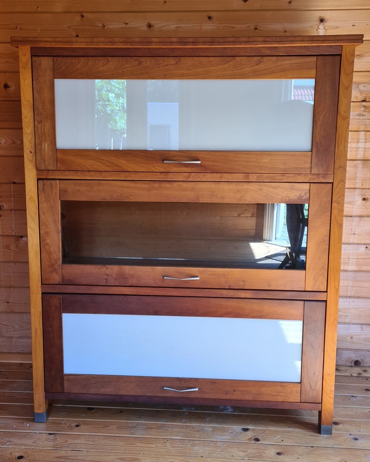 Klepkast massief kersenhouten met glas, Ophalen, Gebruikt