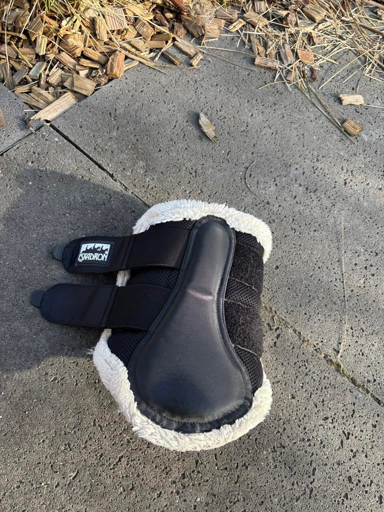 Eskadron faux fur beschermers M, Dieren en Toebehoren, Ophalen of Verzenden