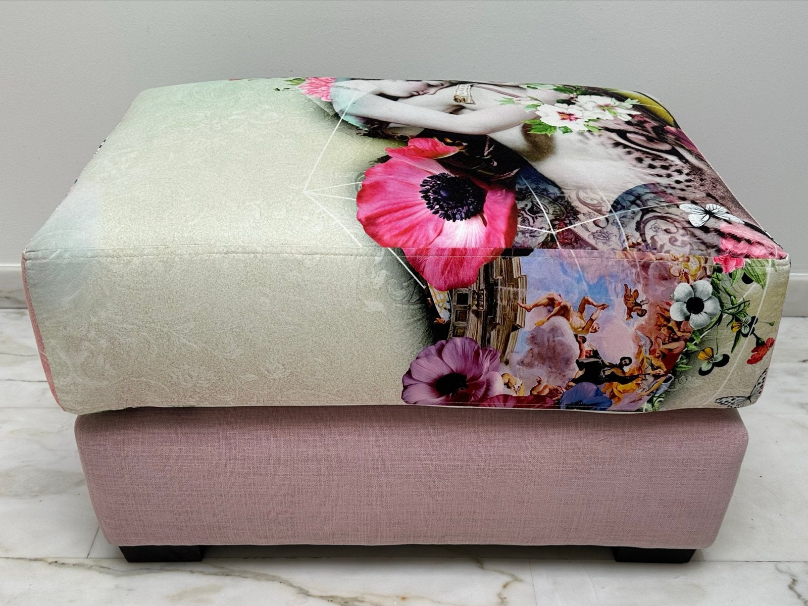 Smetteloze FAMA Poef / HOCKER met Kunstprint, Ophalen, Romantisch modern, 75 tot 100 cm, Zo goed als nieuw