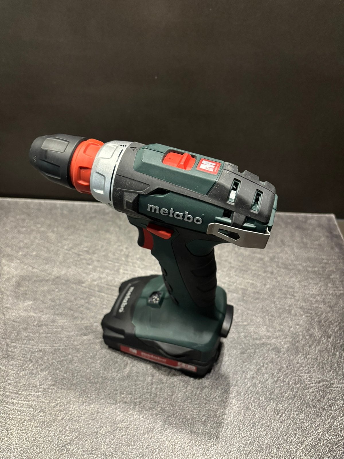 Foto 3 van ZGAN METABO ACCUBOORMACHINE BS 18 QUICK/2goede accu’s/lader