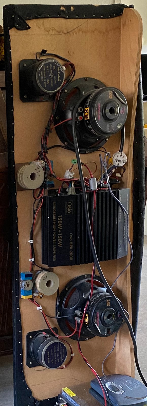 Dikke plank met auto speakers, Ophalen of Verzenden, Gebruikt