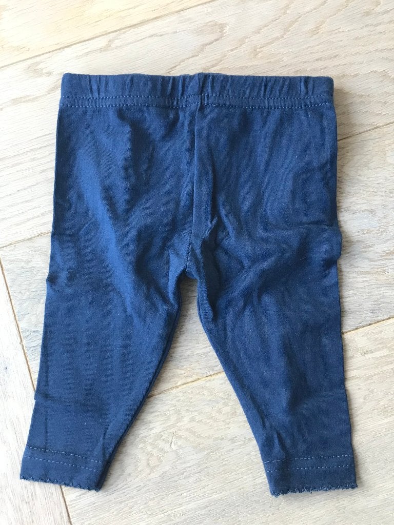 Nieuwe donkerblauwe legging maat 56, Kinderen en Baby's, Babykleding | Maat 56, Ophalen of Verzenden, Nieuw, Meisje, Broekje