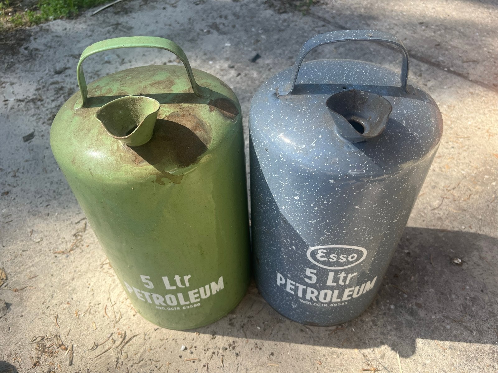Emaille Esso petroleum kannen 5 liter, Ophalen