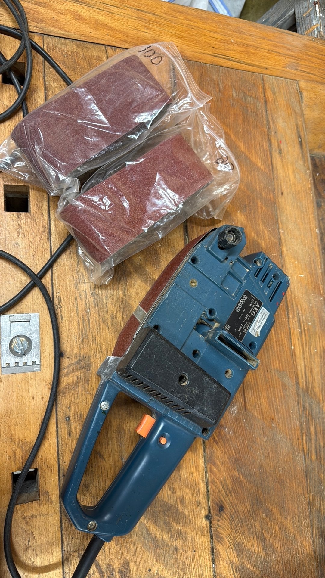 AEG HBS 65 schuurmachine, Doe-het-zelf en Verbouw, Ophalen of Verzenden, Gebruikt, 600 tot 1200 watt, Bandschuurmachine