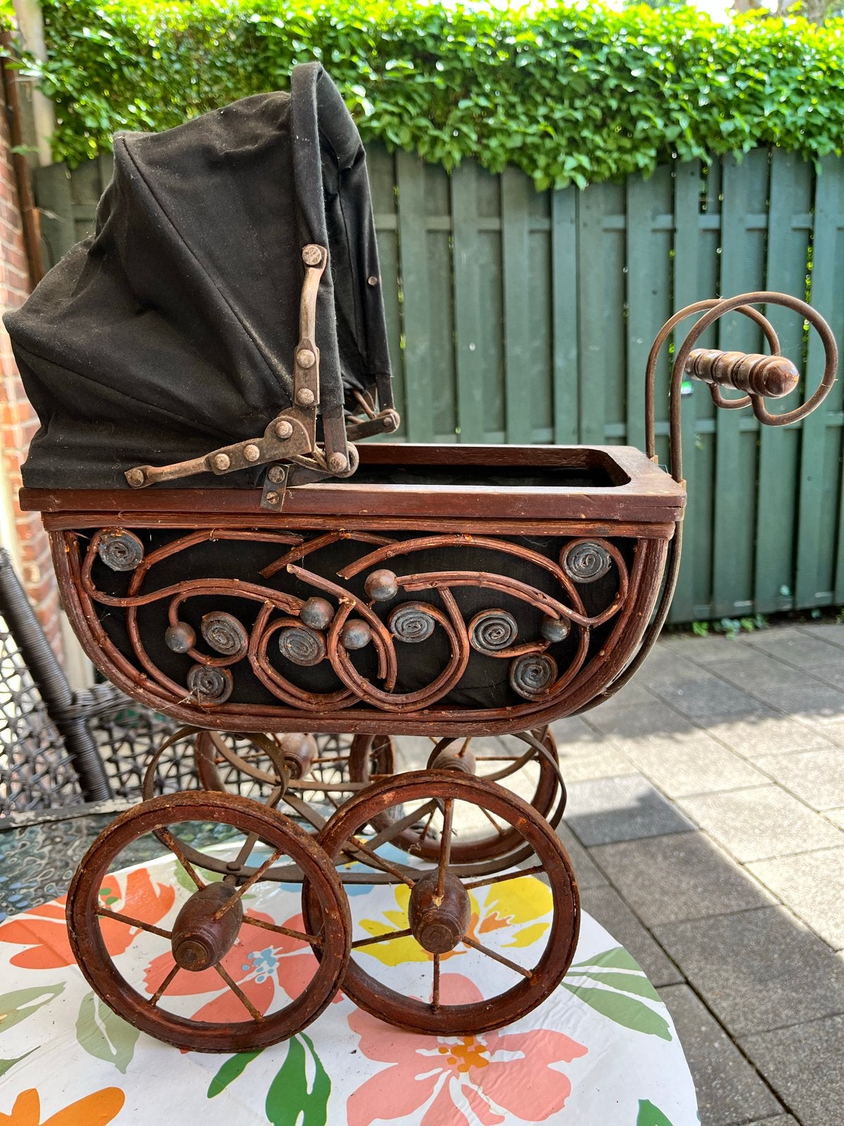 Antieke poppenwagen met diverse porseleinen poppen, Verzamelen, Poppen, Ophalen, Gebruikt, Pop
