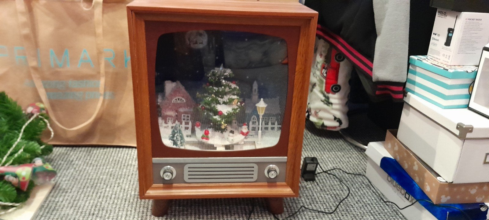 kerst .  radio met sneeuw blouwer., Verzamelen, Ophalen, Huis en Inrichting