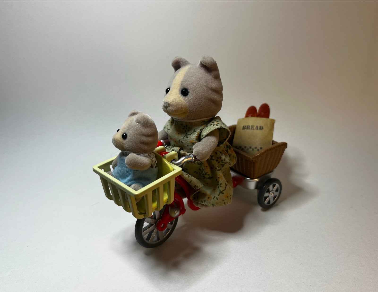 Sylvanian Families 4281: Moeder met kind op fiets, Ophalen of Verzenden, Zo goed als nieuw, Poppenhuispop